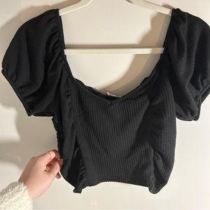 Black cropped tee